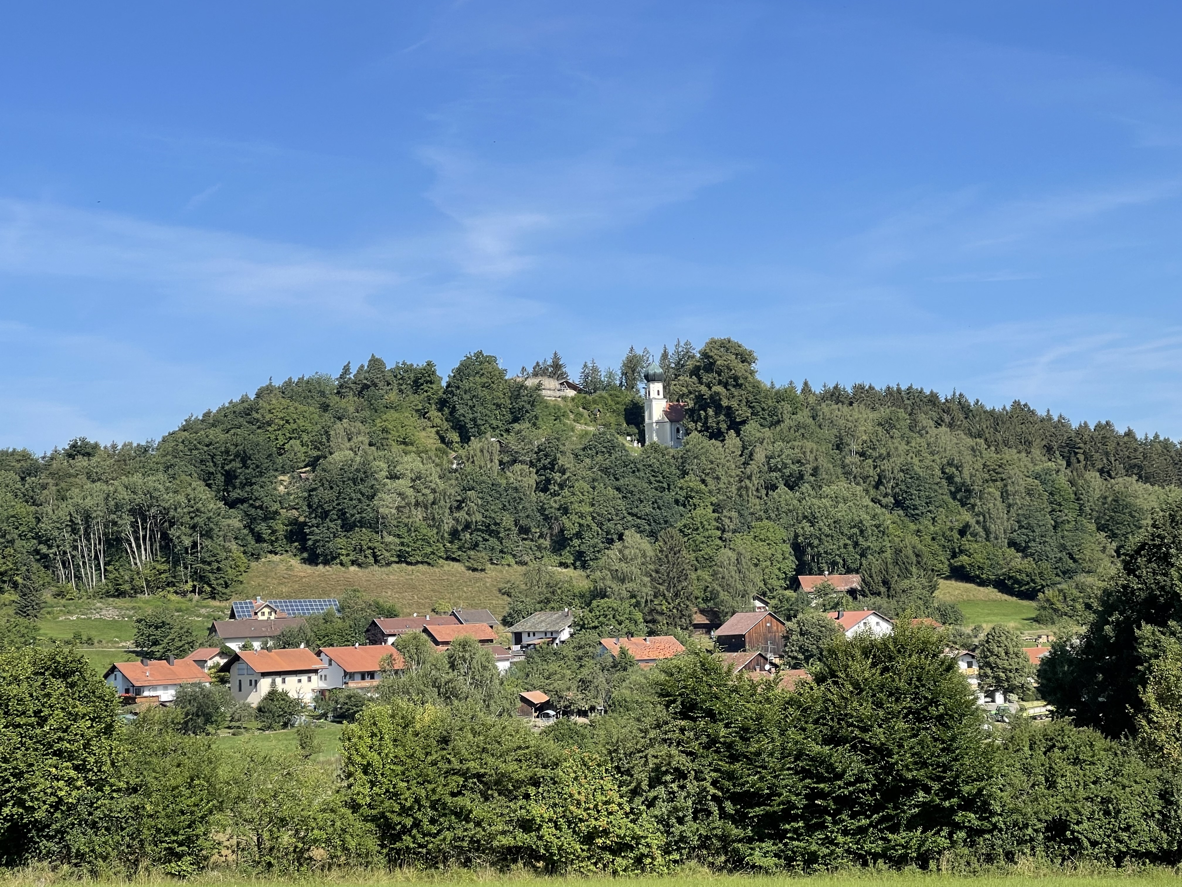 Ausblick Burgruine und Wallfahrtskirche Neurandsberg