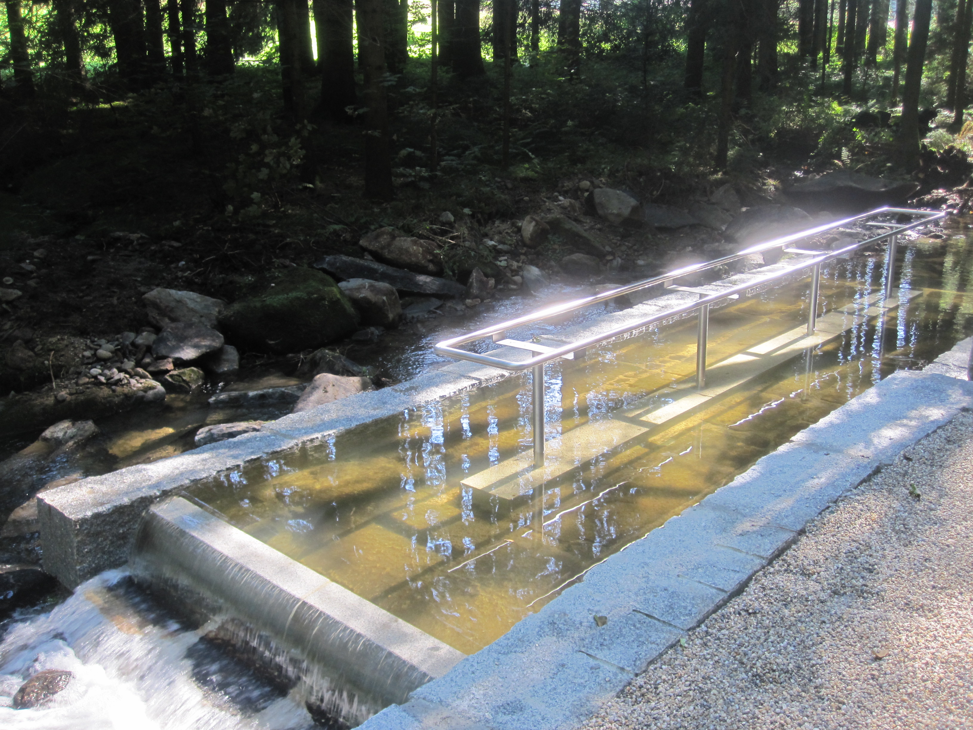 Kneippanlage Maierhof mit kleinem Wasserfall